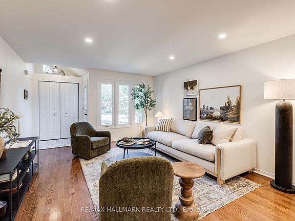 4th image of 599 Roehampton Ave