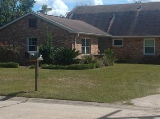 5118 North Dr, Moss Point, MS 39563