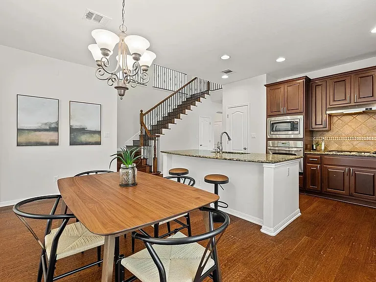 703 S Frontier Ln — Photo 16