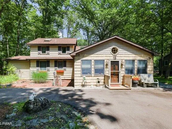 3 Circle Dr E, Lakeville, PA 18438