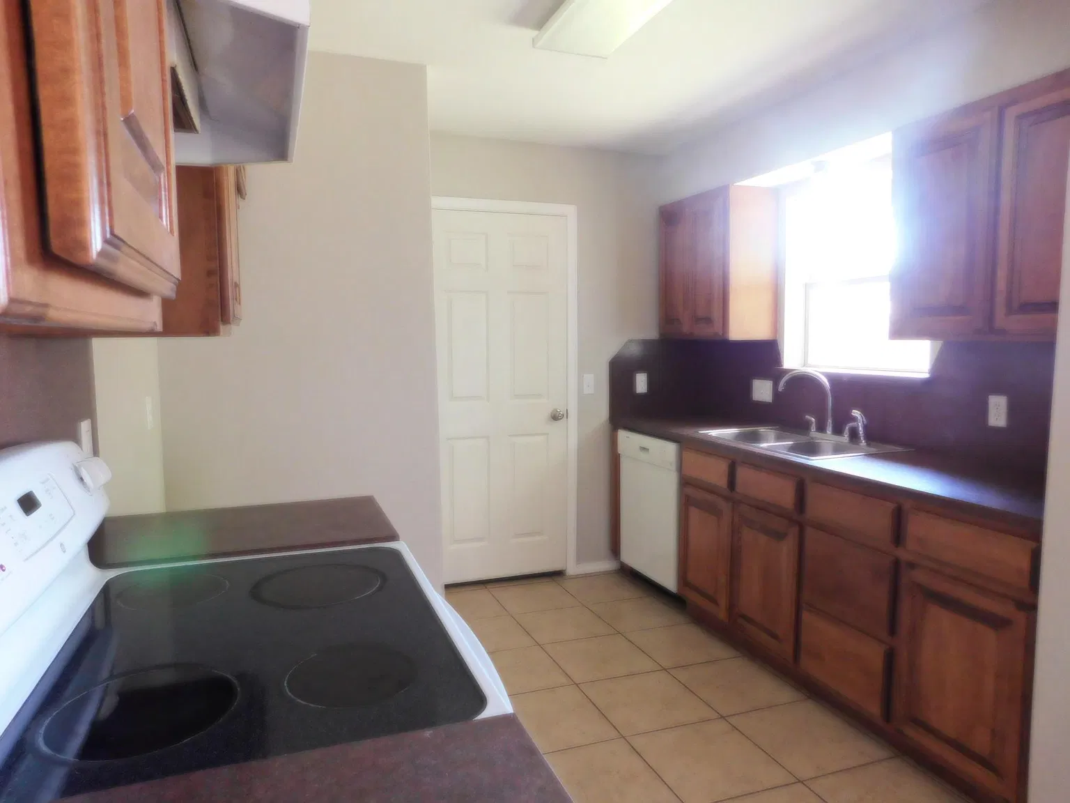4 bed, 1404 sqft, $1,600 — Photo 4