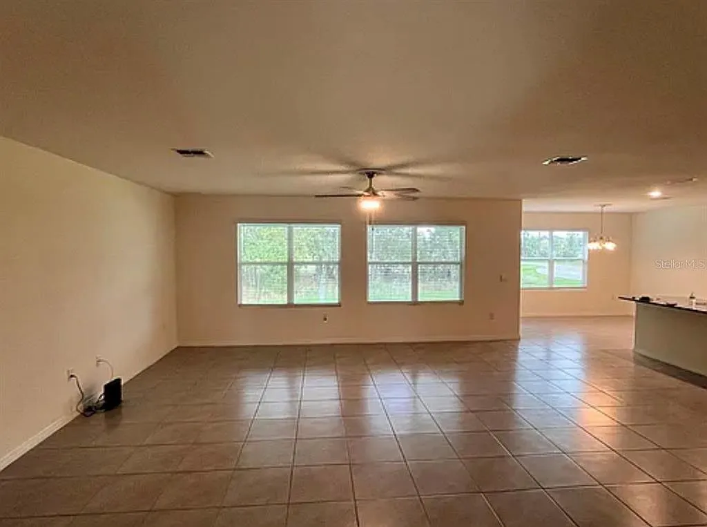 4 bed, 2.0 bath, 2319 sqft, $2,650 — Photo 2
