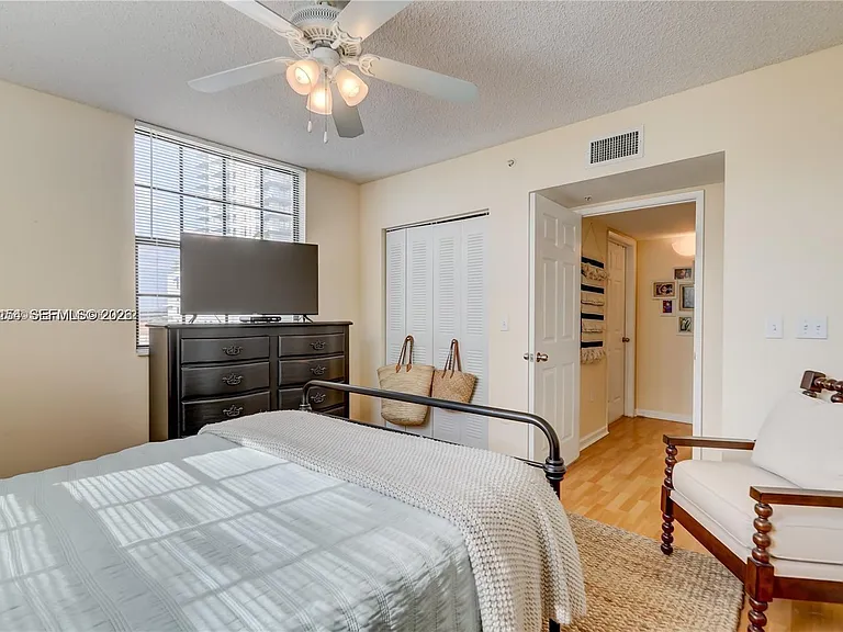 1919 Van Buren St #620A — Photo 20