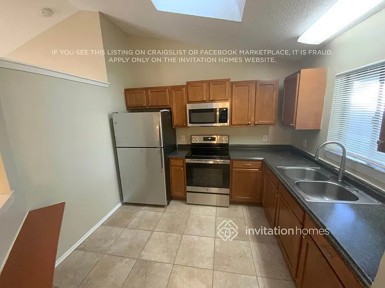 1331 Medina Ave NW — Photo 4