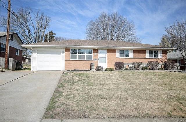 1st image of 805 Herbst Dr