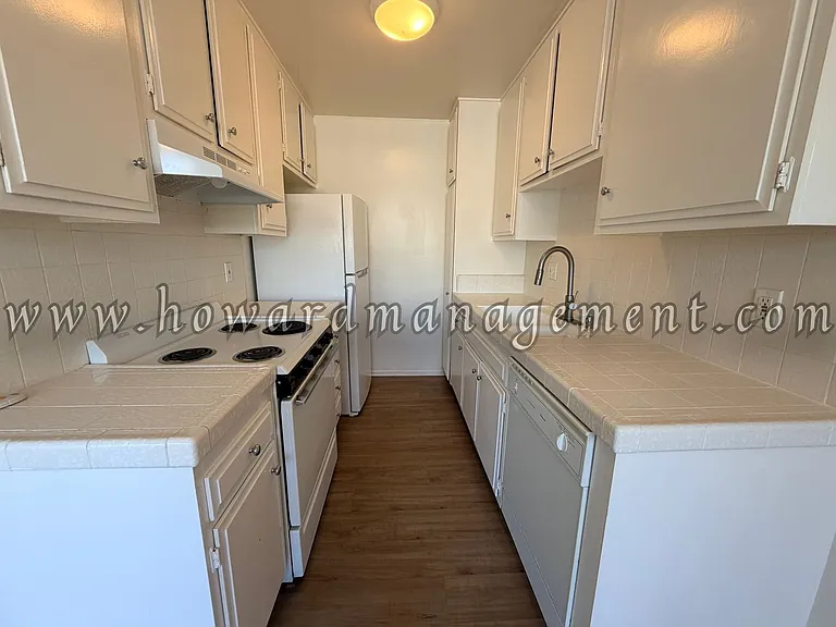 01037FI — Photo 7
