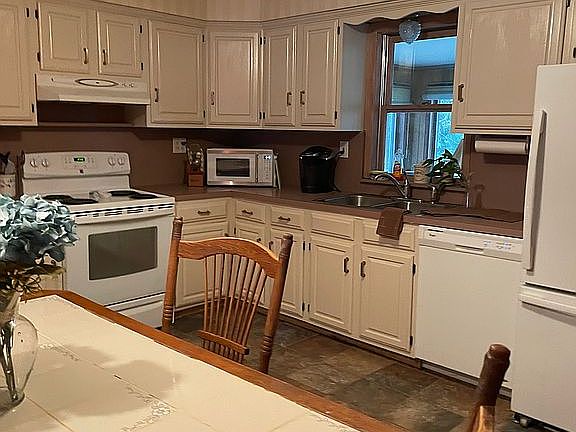 Spacious Kitchen 