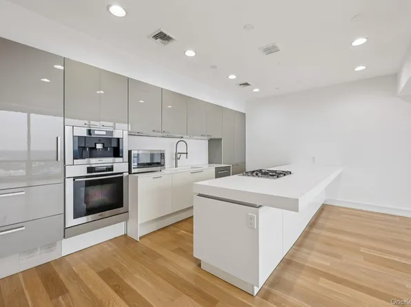 1 Renaissance Square #PH40C, White Plains, NY 10601