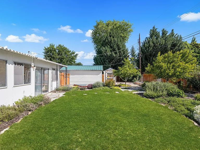 20 N Vinson St — Photo 46