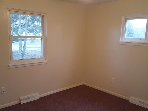 5th image of 928 East Dr