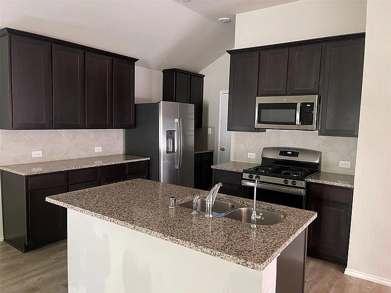 513 Bonnerville Ln — Photo 8