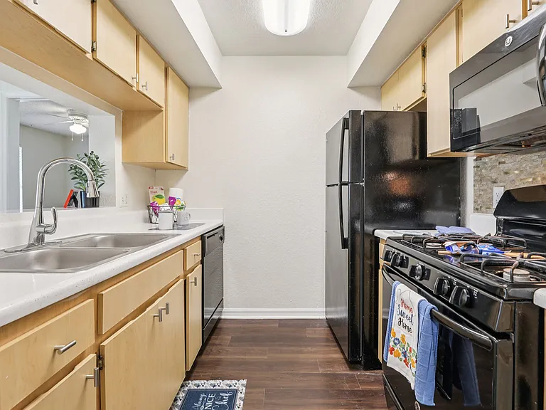 University Park Apartments — Photo 19
