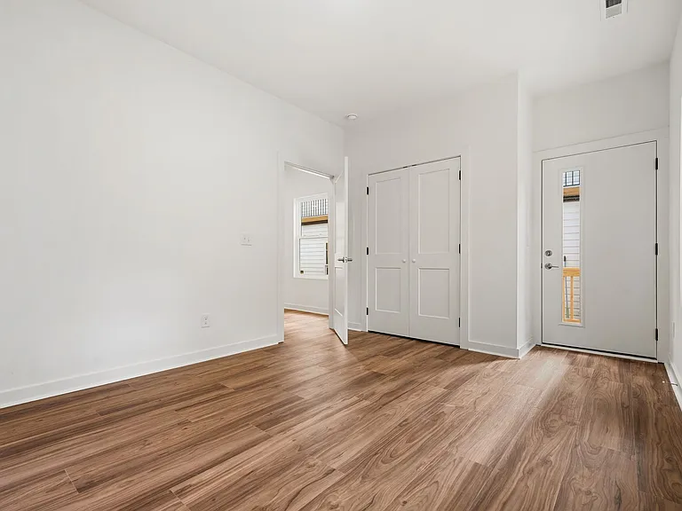 711 Gerard St #C — Photo 12