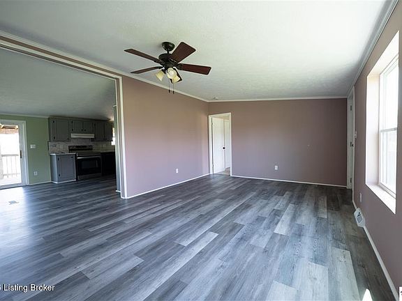 4th image of 55 Country Ct