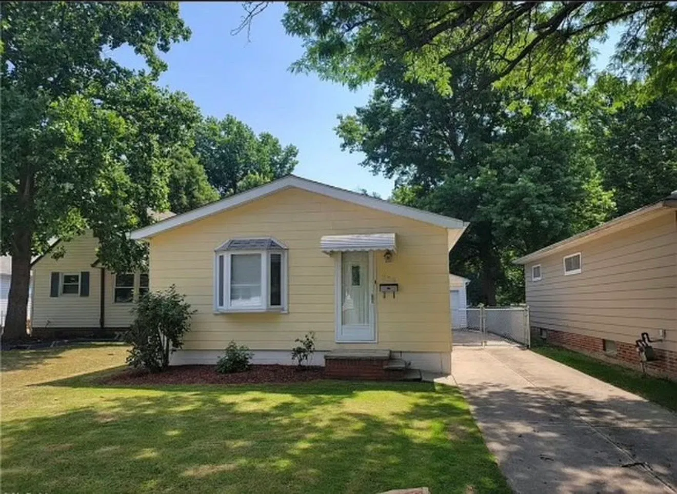 2 bed, 858 sqft, $1,250 — Photo 1