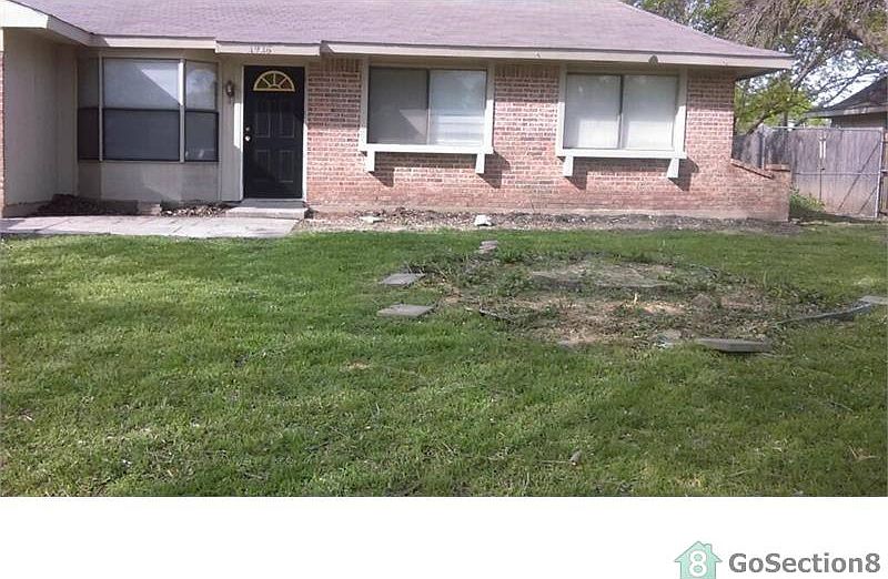 1st image of 1926 Whiteoak Dr