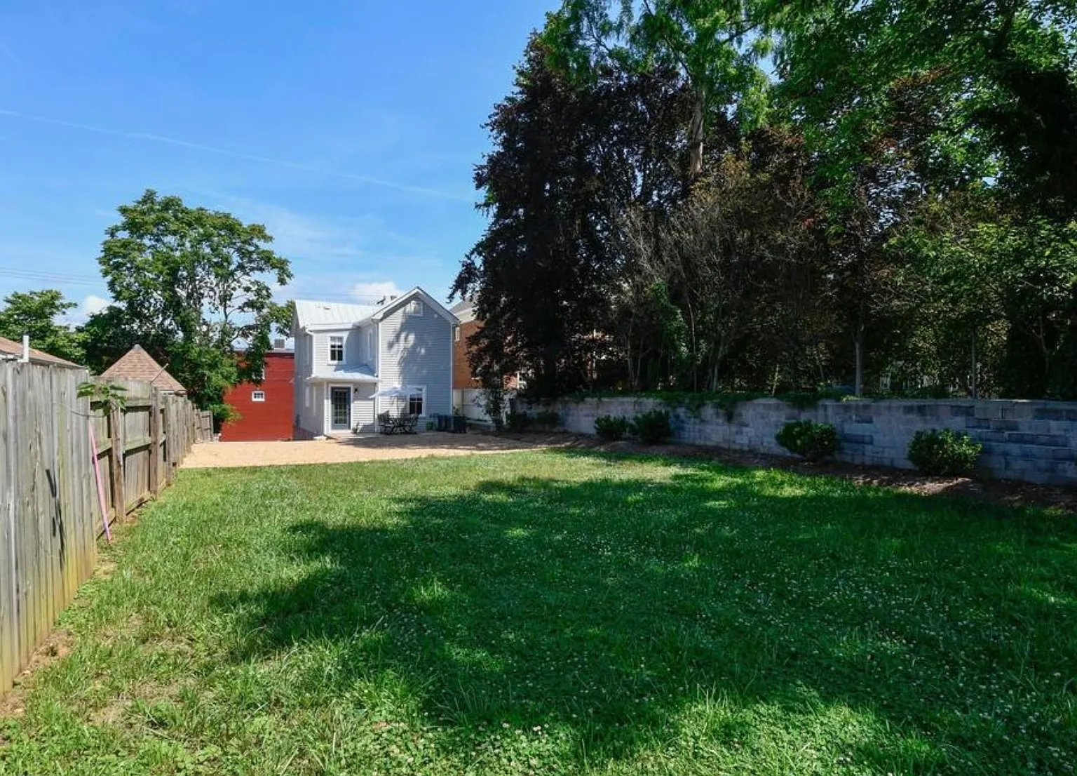 202 Frederick St — Photo 4