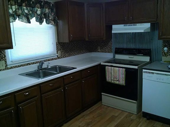 3rd image of 804 Harold Ave