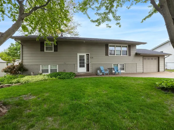 508 S 2nd Pl, Eldridge, IA 52748