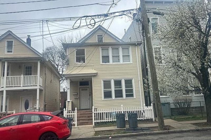 1st image of 19 Monroe St