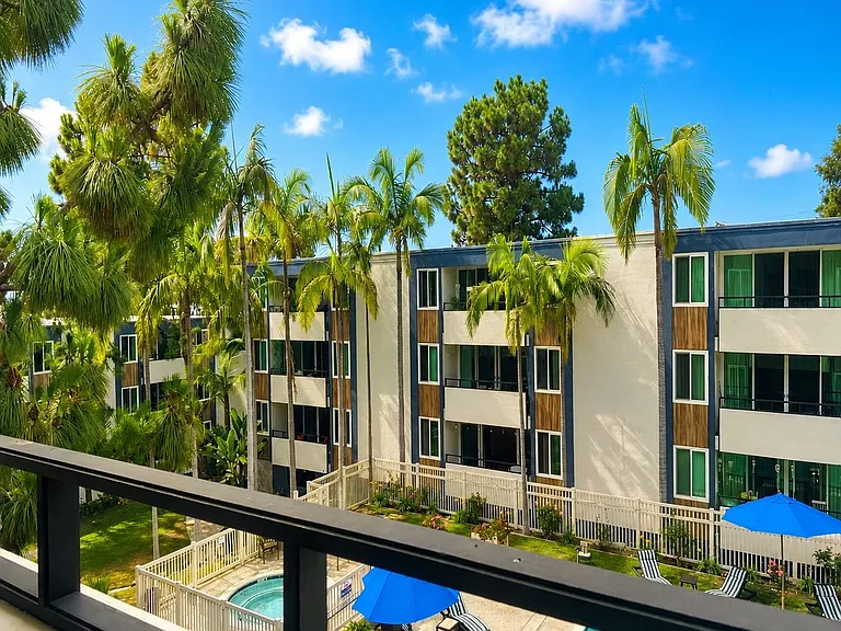 Los Arboles Apartments — Photo 24