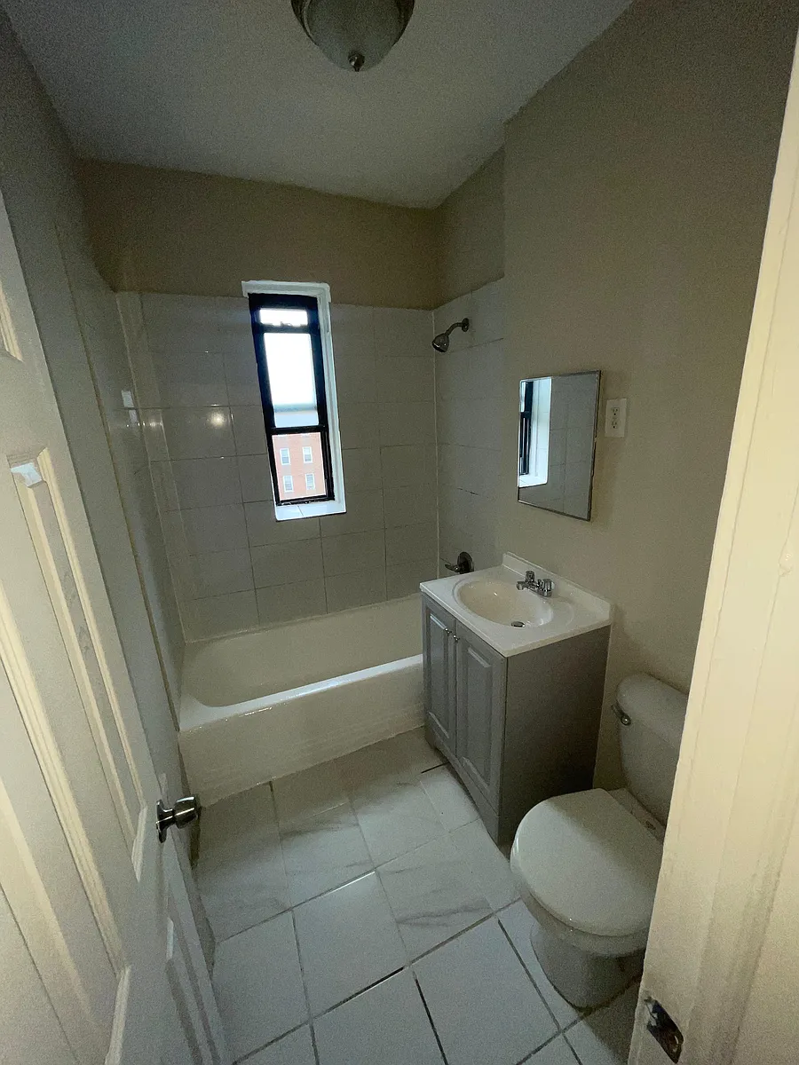 Building Photo - 24 Van Velsor Pl #5R