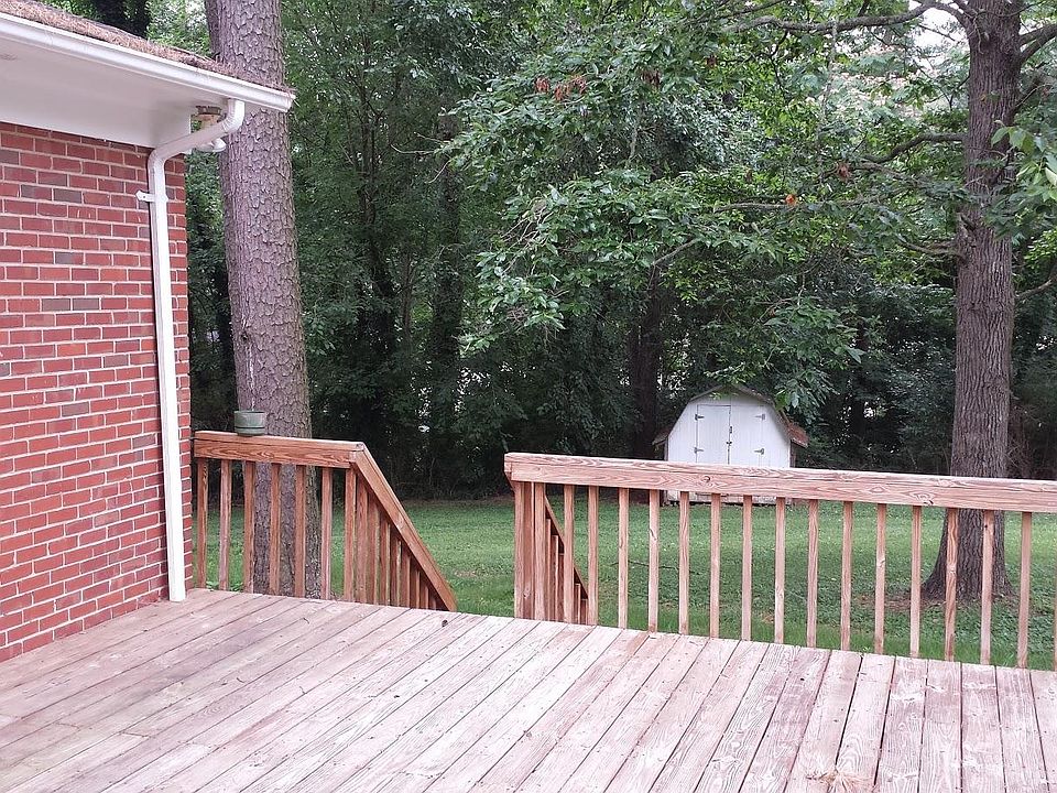 2nd image of 804 Merrie Rd