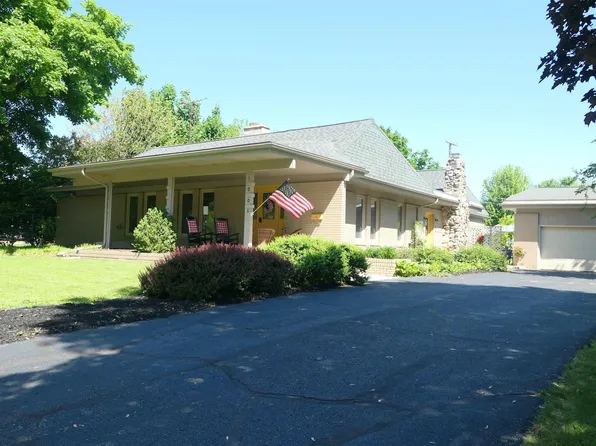 1006 Falkirk Rd, Alma, MI 48801