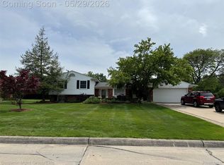 18769 Walmer Ln, Beverly Hills, MI 48025