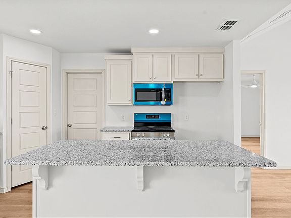 4th image of 14804 North Cres #1200