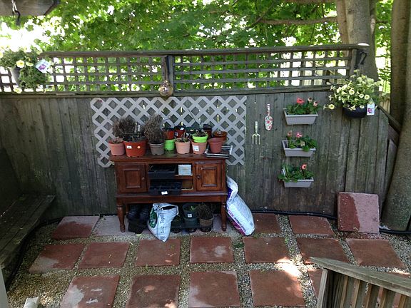 Potting station