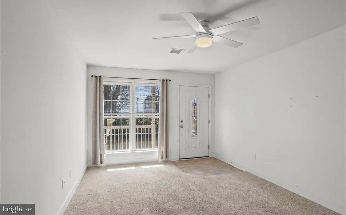 3 bed, 2.5 bath, 1830 sqft, $2,200 — Photo 2