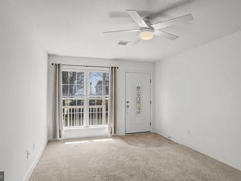 10 Lenox Ct — Photo 2