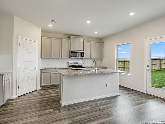 5th image of 3136 Malbac Drive