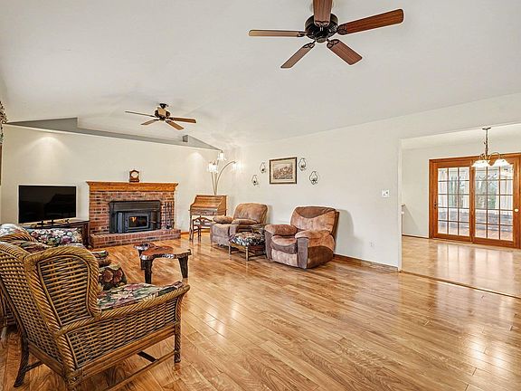 4th image of 104 Owens Dr