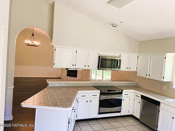 5th image of 713 CHESSWOOD Court