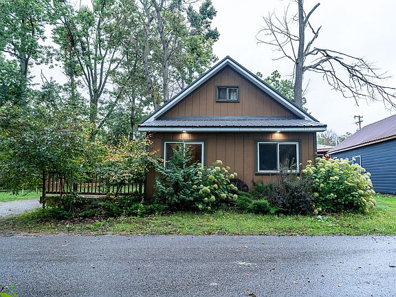 4th image of 882 Pansy St