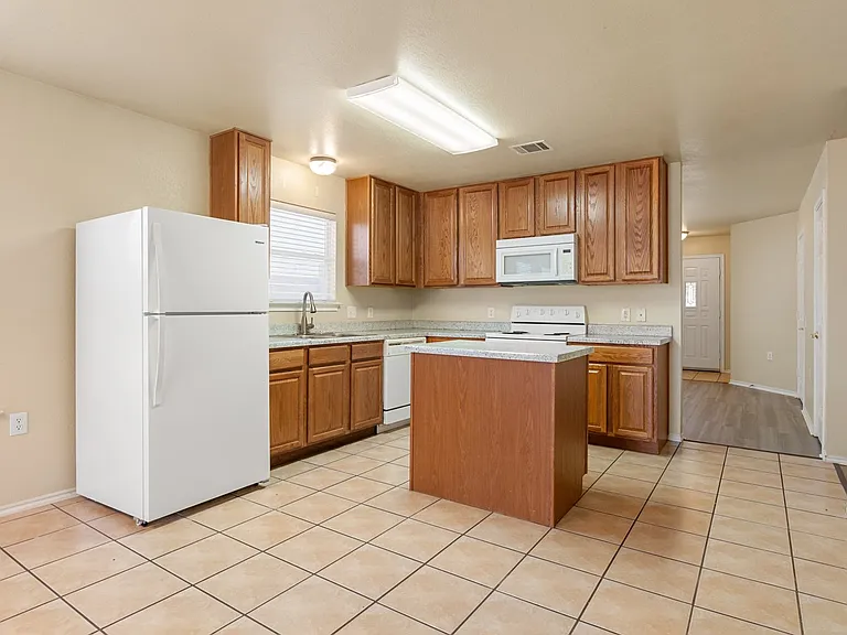 7400 Cayenne Ln — Photo 9