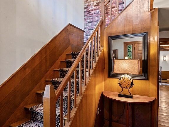 4th image of 120 Twinbrooke Dr