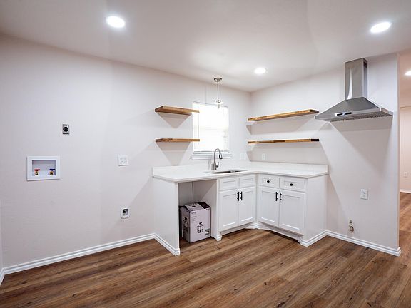 3rd image of 602 Alto Dr