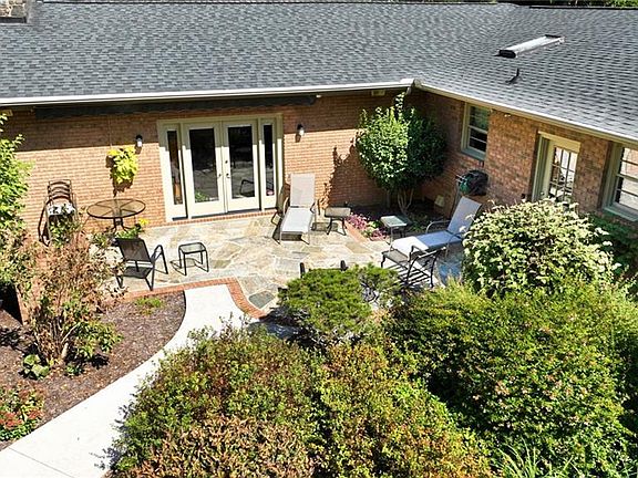 3rd image of 355 Forest Dr