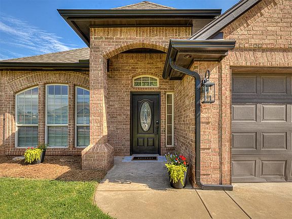 3rd image of 1806 Barrington Dr
