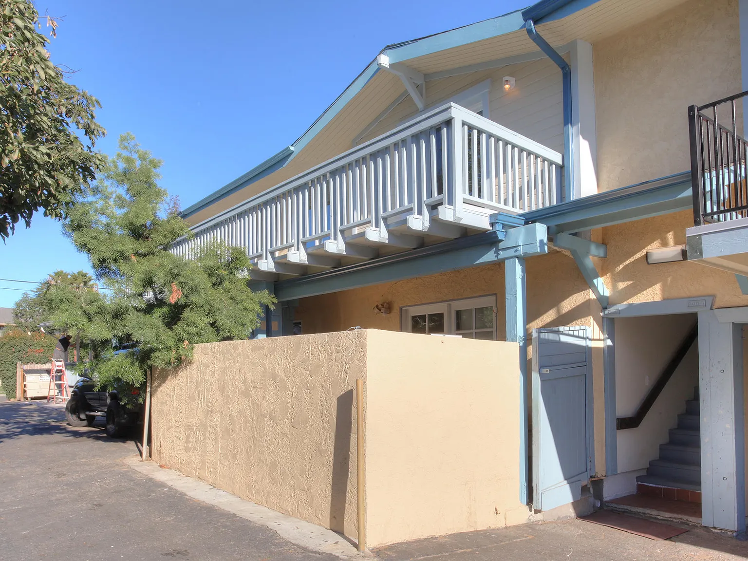 2 bed, 1.0 bath, $3,400 — Photo 2