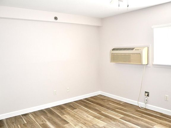 2nd image of 3170 W Monroe St APT 102