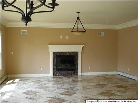 5th image of 76 Bayside Ln