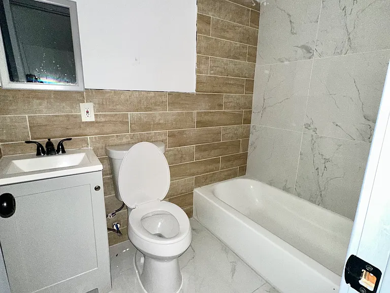 655 S 11th St #1R — Photo 11