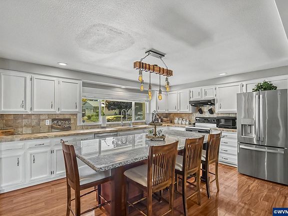 5th image of 1425 Garden Ct NE