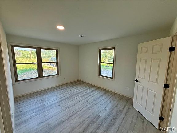 5th image of 20 Edith Dr