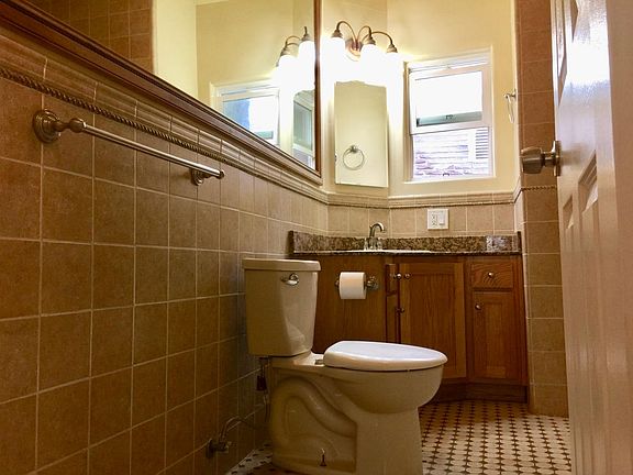 Bathroom (Granite countertop)