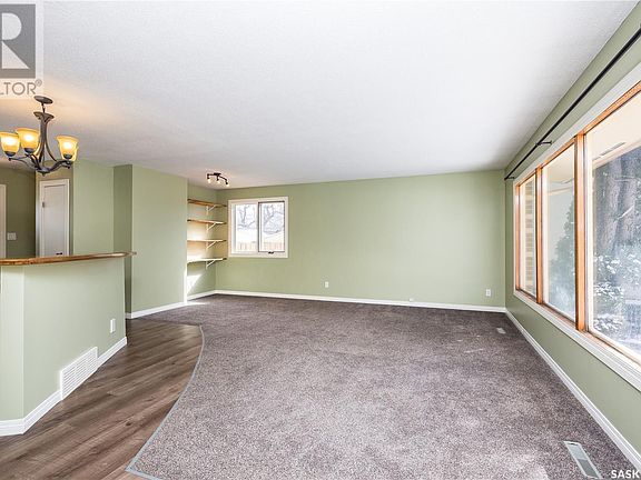 2nd image of 405 Dalhousie Cres